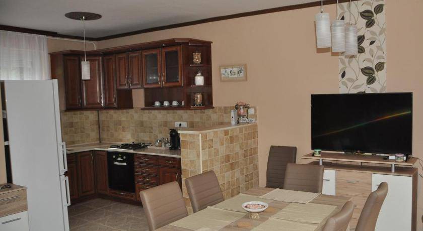 Gyor Apartment | 80 m² Apartment ∙ 3 bedrooms ∙ 8 guests