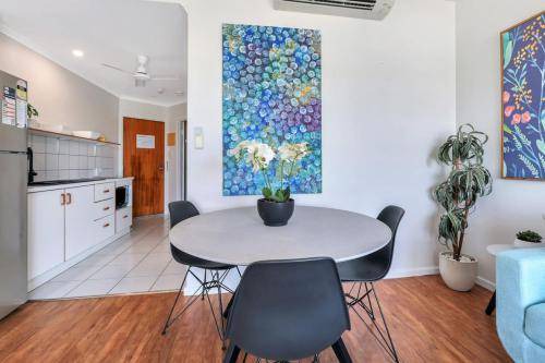 Cullen Bay Apartment | 80 m² Apartment ∙ 1 bedroom ∙ 2 guests