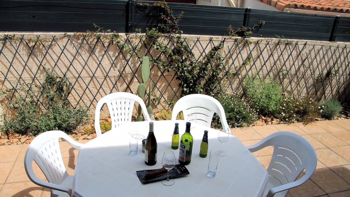 Saint-Pierre-la-Mer House | 80 m2 in a quiet location in St Pierre la Mer