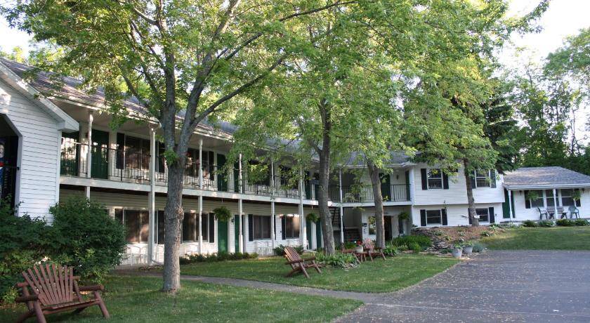 Ellison Bay Hotel | 80 m² Motel ∙ 5 guests