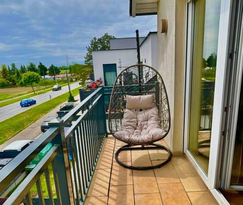 Fohrenhain Apartment | 80 m2 Rooftop Apartment with Balcony & Free Parking