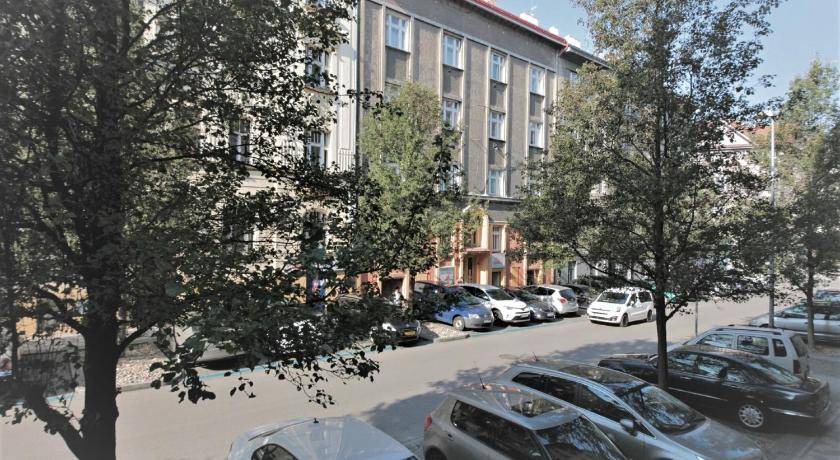 Prague 6 Apartment | 80 m² Serviced apartment ∙ 3 bedrooms ∙ 10 guests
