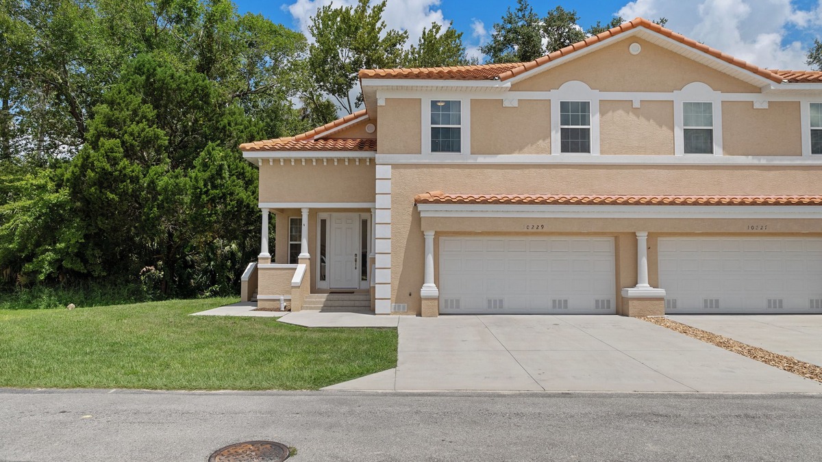 Homosassa Villa | 80 yards to water! Community pool, newly built, families welcome!