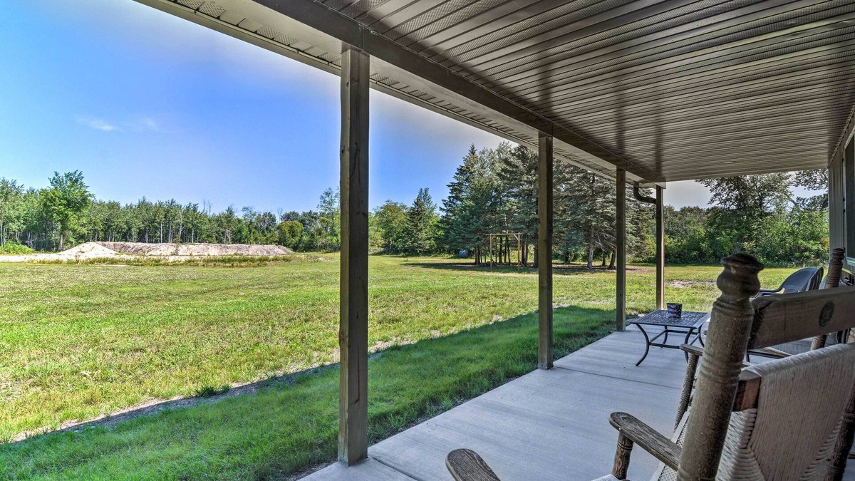 Au Gres Township Cabin | 800-Acre Au Gres Oasis: 2 Ponds + ATV Trails!