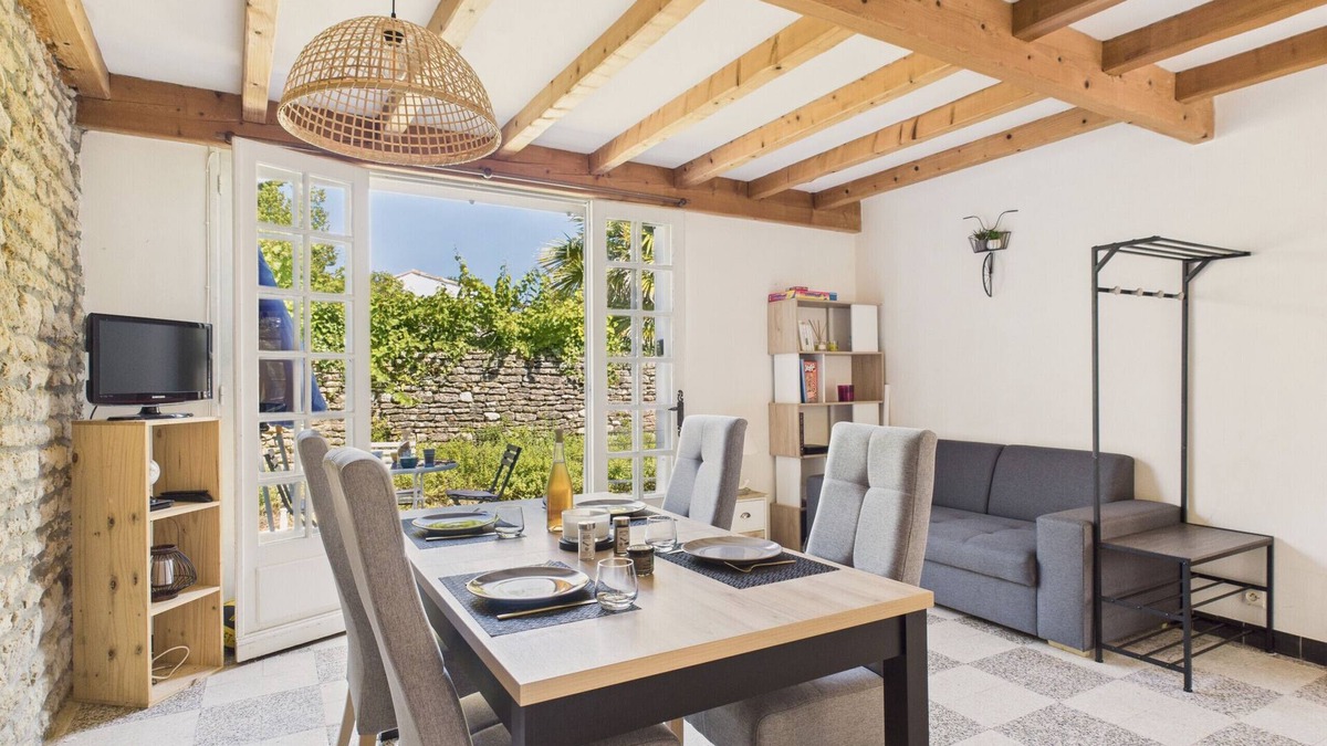 Les Portes-en-Re Ski Chalet | 800 m from the beach, garden, house for 4