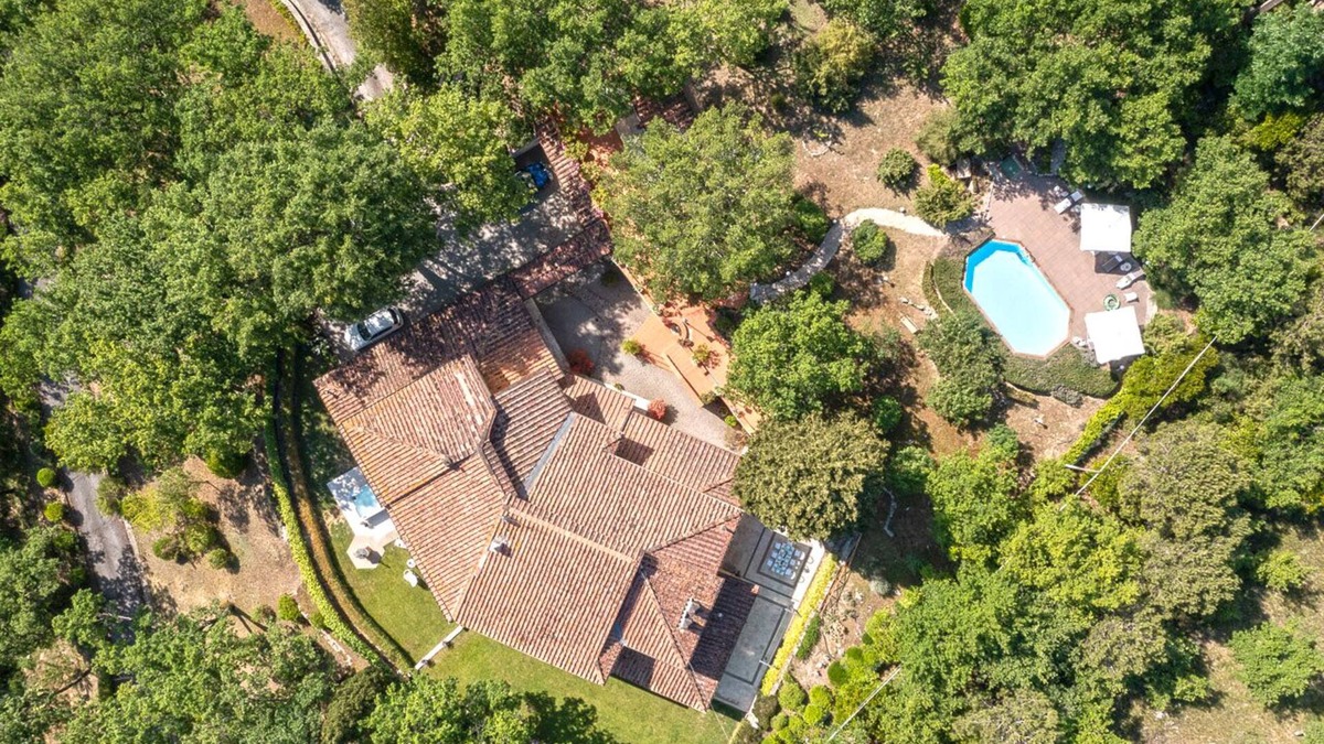 Monteriggioni Villa | 800 sqm, hot tub, pool and gym, 5 bedrooms, 1 family room, 7 bathrooms