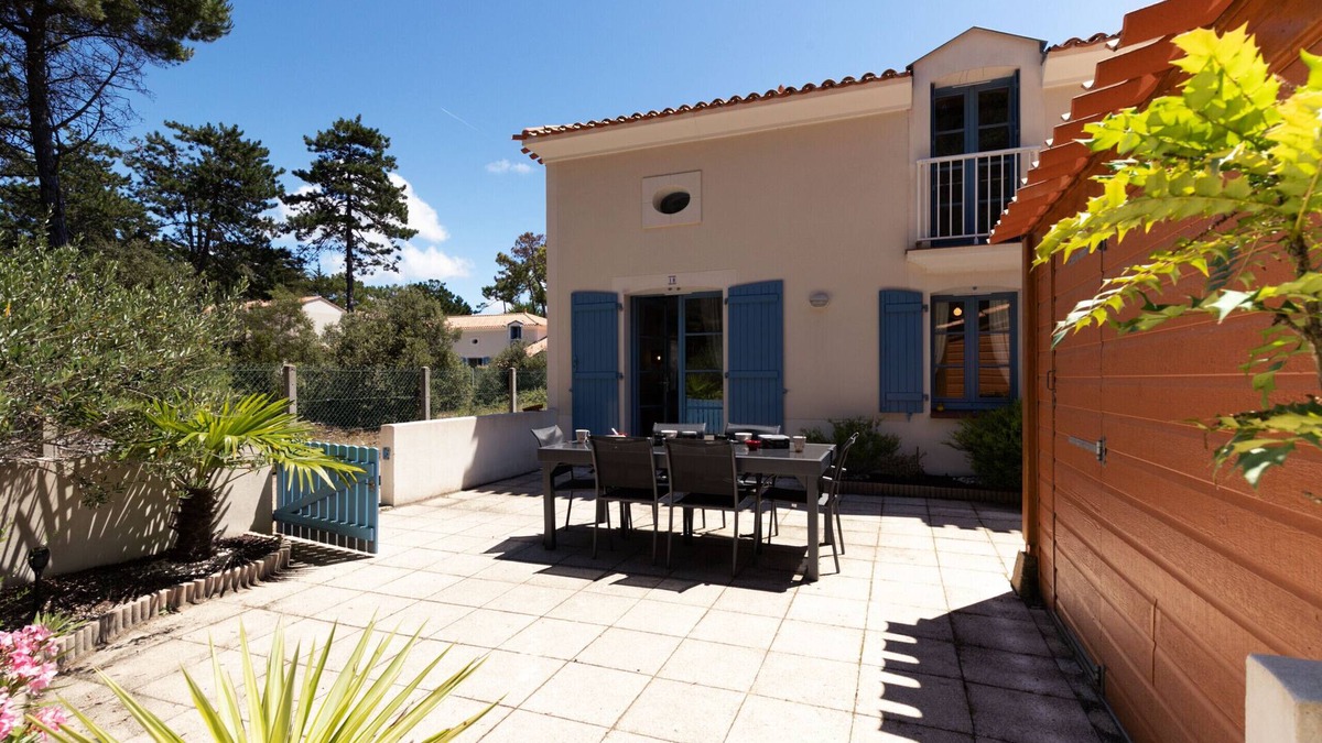 Saint-Hilaire-de-Riez Ski Chalet | 800m from the beach, house for 6 with a pool