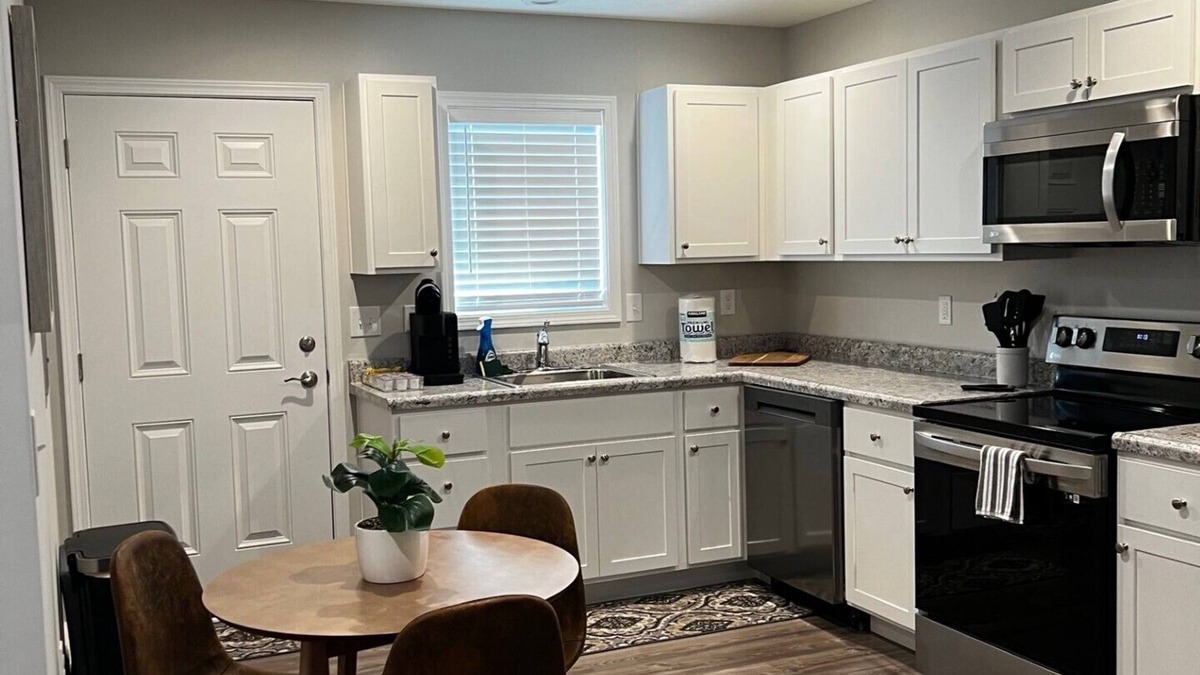Washington Court House Apartment | 801 Gregg St. 2 Bed Apt Fully Furnished