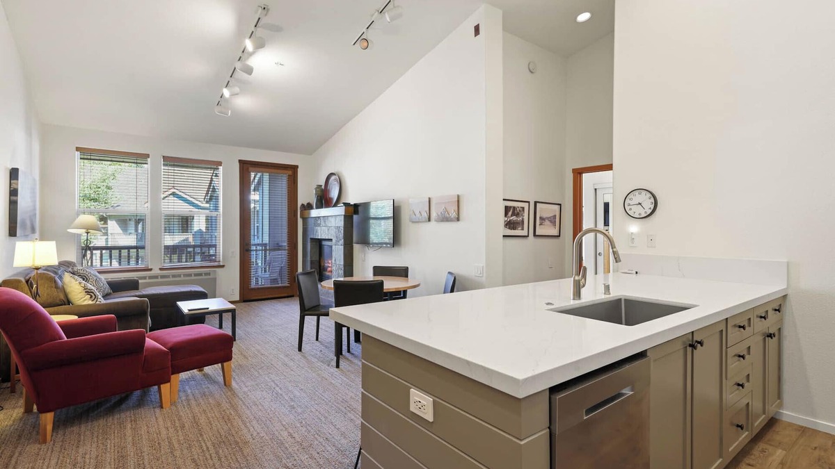 Olympic Valley Condo | 801 | Modern 2BD - King + Bunks, Pool & Sauna