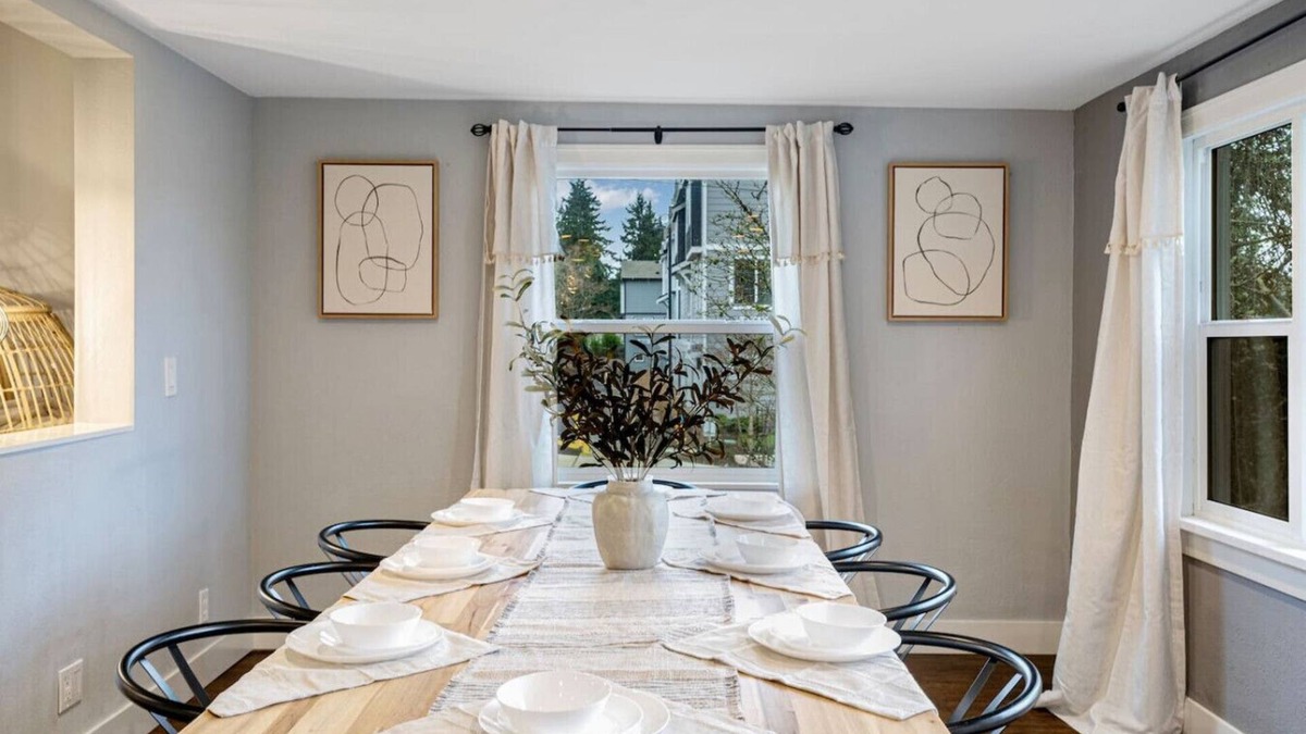 Esperance House | 8022 entire · Huge 8b5b House @Edmonds/close to Ferry Terminal
