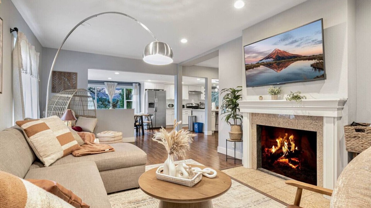 Esperance House | 8022 upper · 5b3b Unit @Edmonds/8 mins to Ferry Terminal