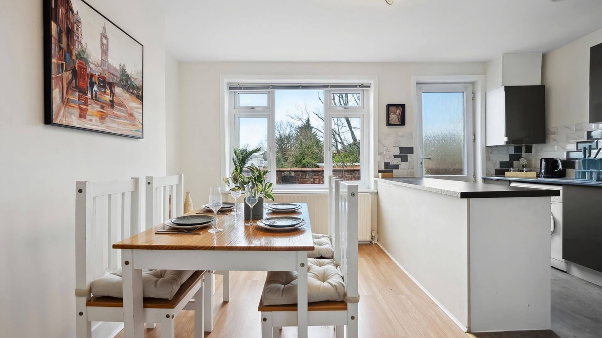 Edgware Apartment | 80A Modern Apartment
