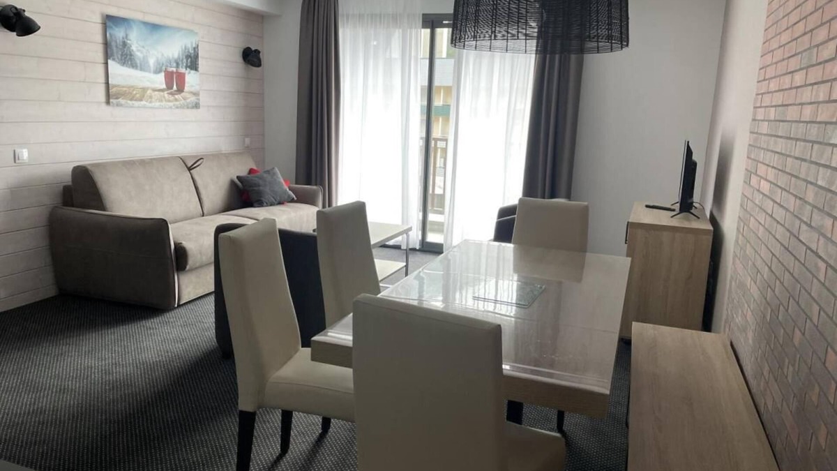 Eaux-Bonnes Apartment | 80m from resort center, view ski slopes, swimming pool, balcony, tv, ski locker, 52m², Gourette