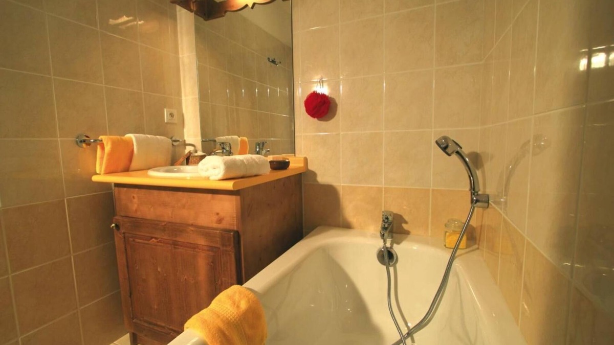 Plan Peisey Apartment | 80m from ski slopes, fitness, swimming pool, terrace, balcony, tv, ski locker, 70m²
