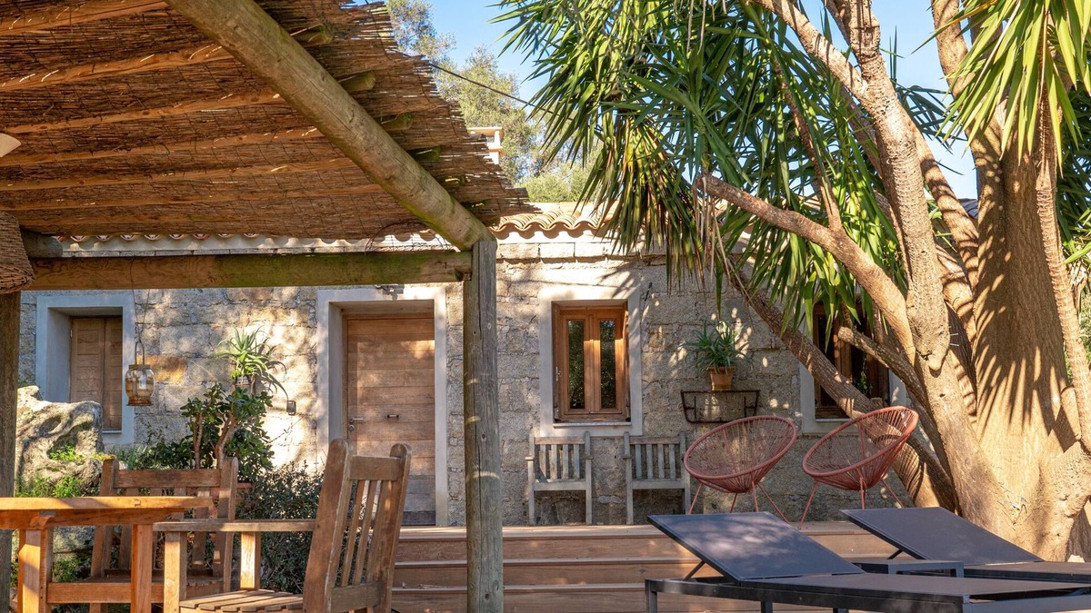 Sotta House | 80m2 former sheepfold between sea and mountain