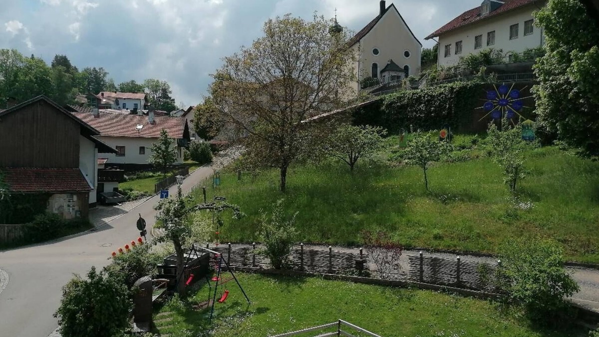 Kollnburg Apartment | 80qm-große FeWo im Dachgeschoss mit Parkplatz und WLAN