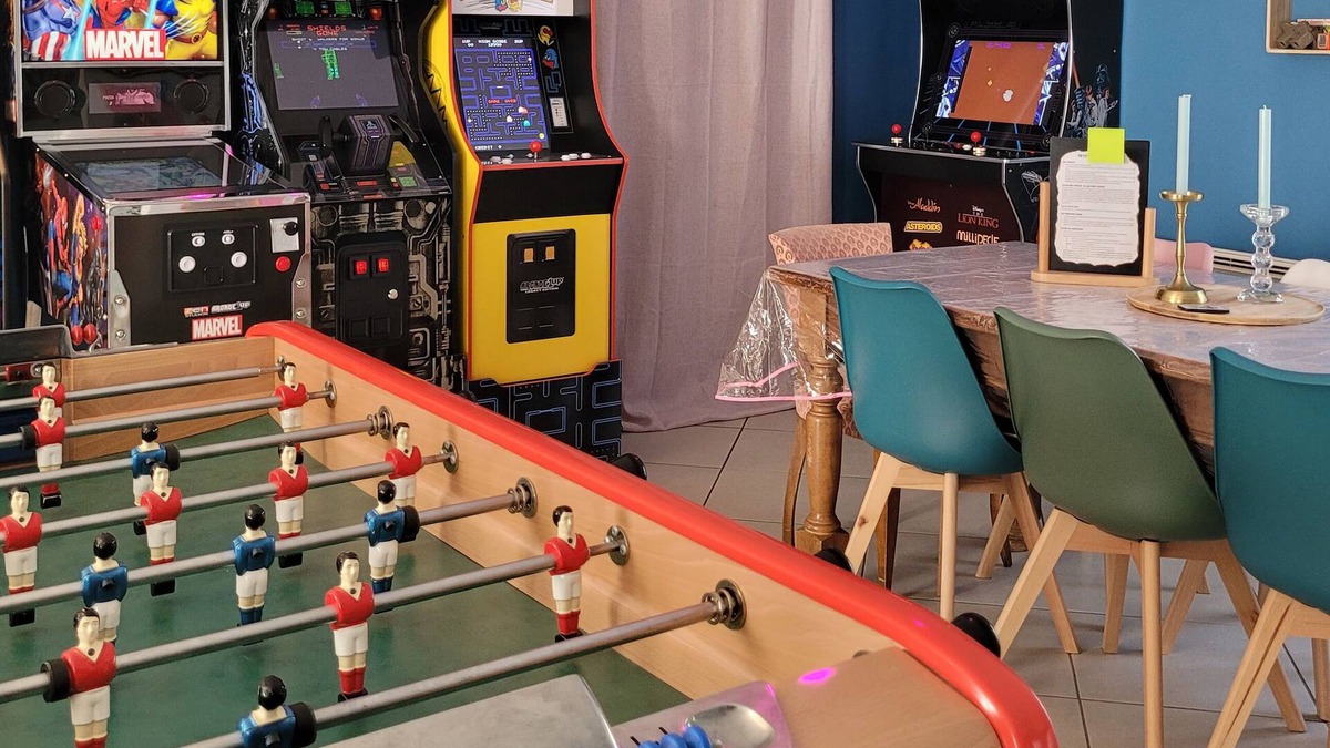 Saint-Romain-le-Preux House | 80s-themed fun house, with 'escape game'-style treasure hunt