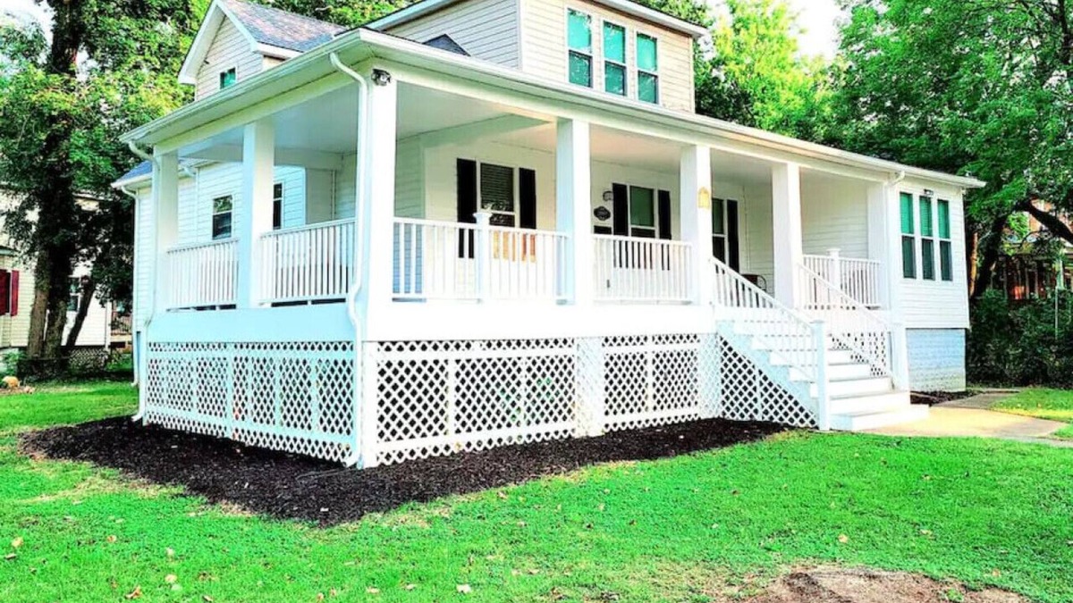 Baltimore House | 81) Entire 5 Bedroom Home with a Gameroom!