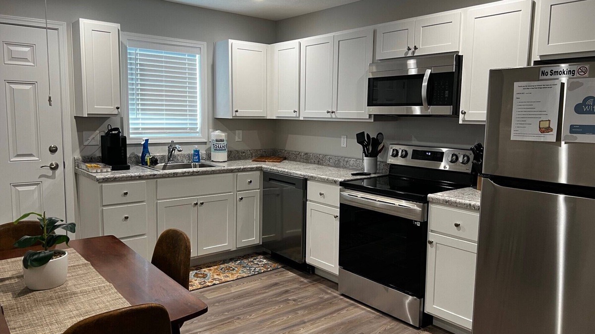 Washington Court House Apartment | 811 Gregg St. 2 Bed Apt Fully Furnished
