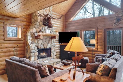 Boyne Falls House | 816 Mountain Cabin
