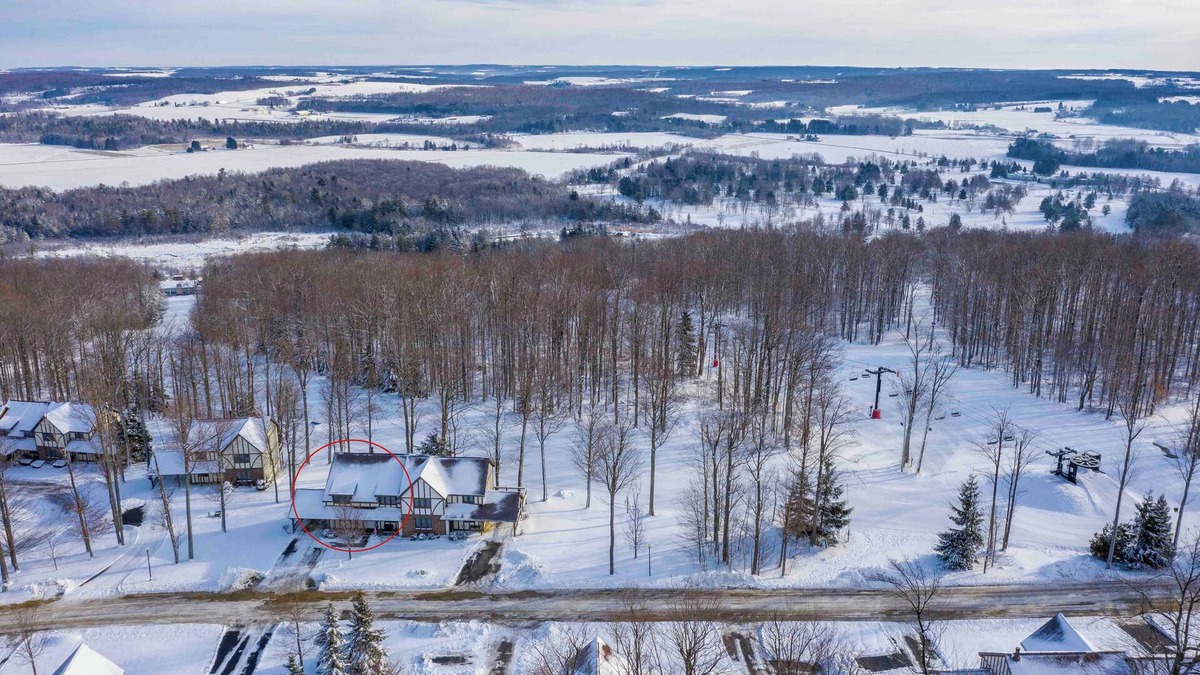 Clymer House | 8280 The peak- Hot tub, ski in/ski out, Pool table, Golf course, fire pit