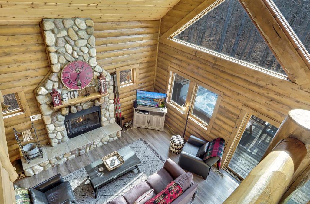 Boyne Falls House | 832 Mountain Cabin