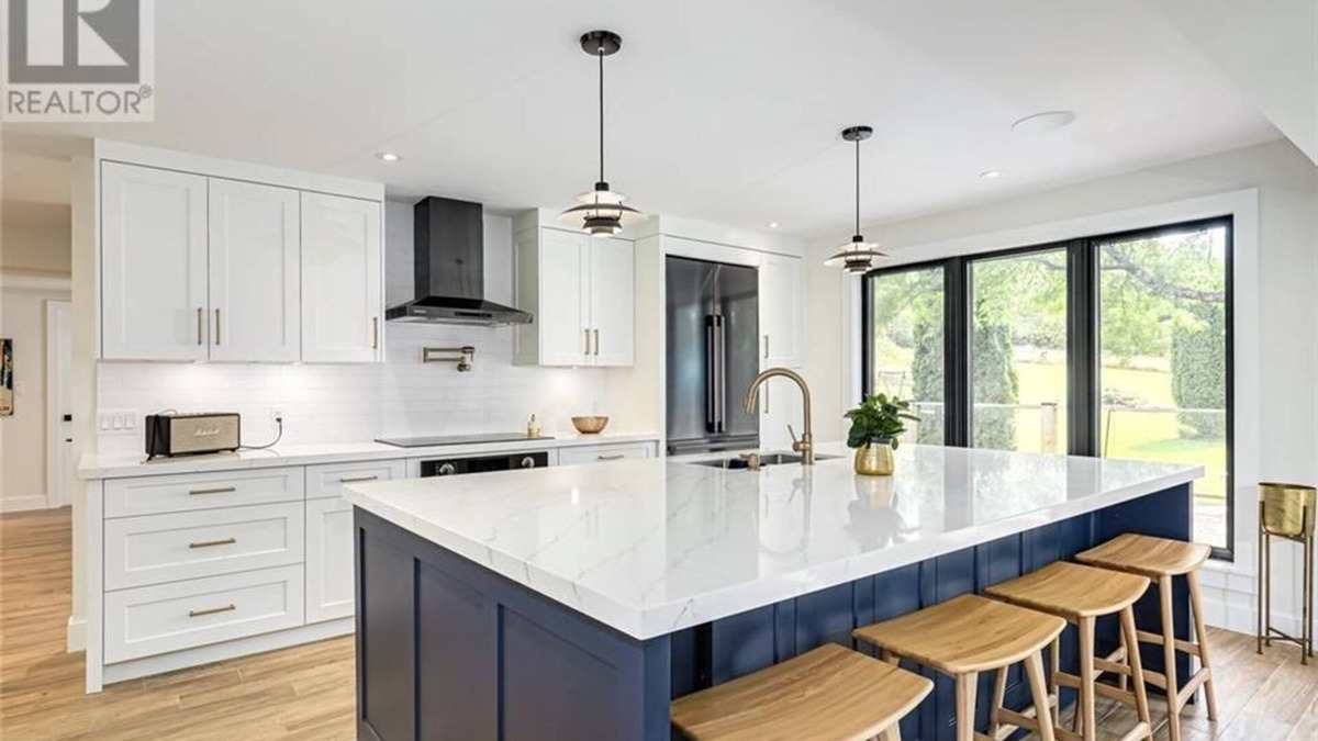 Clearview House | 8327 21/22 NOTTAWASAGA Sideroad