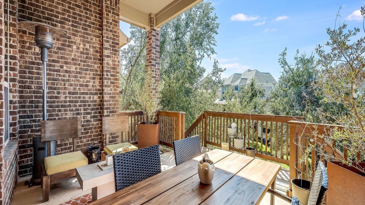 West Oak Hill House | 8409 Lookout Cliff Pass