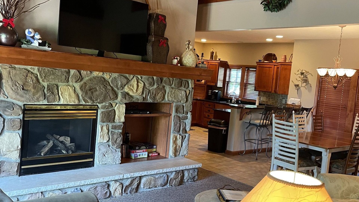 Clymer Condo | 8409 PEEK N PEAK SLOPE SIDE SKI IN/OUT GOLF LIFT 8,Firepit