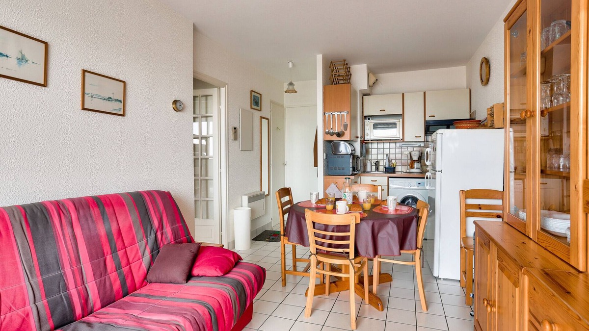 Erquy Apartment | 85 m from the beach – 2 adults and 2 children