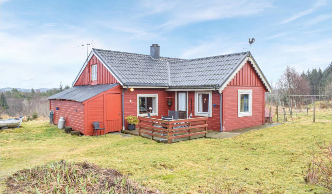 Austrheim House | 85 m² Farmhouse ∙ 3 bedrooms ∙ 7 guests