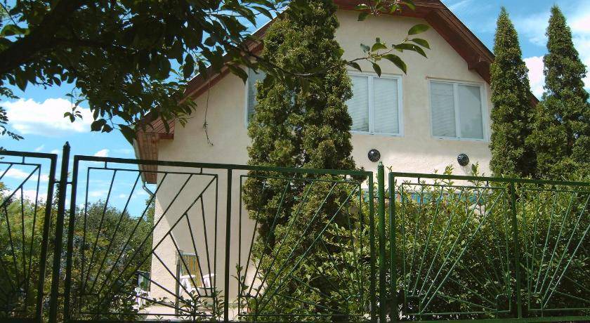 Gardony House | 85 m² House ∙ 3 bedrooms ∙ 6 guests