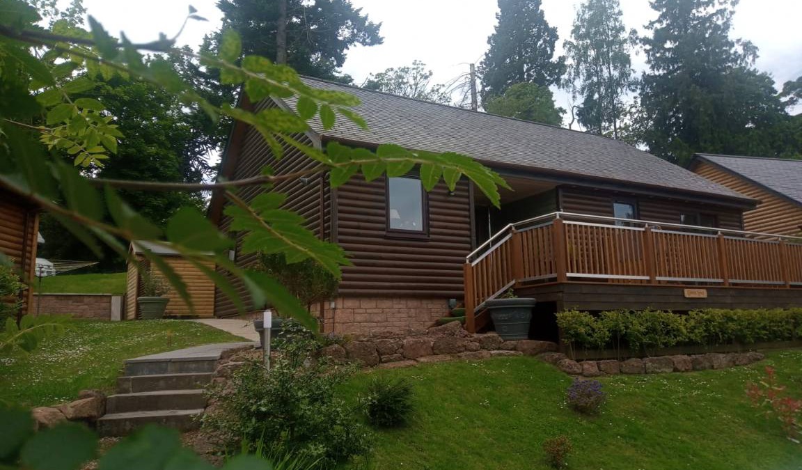 Murthly Cabin | 85 m² Lodge ∙ 2 bedrooms ∙ 4 guests
