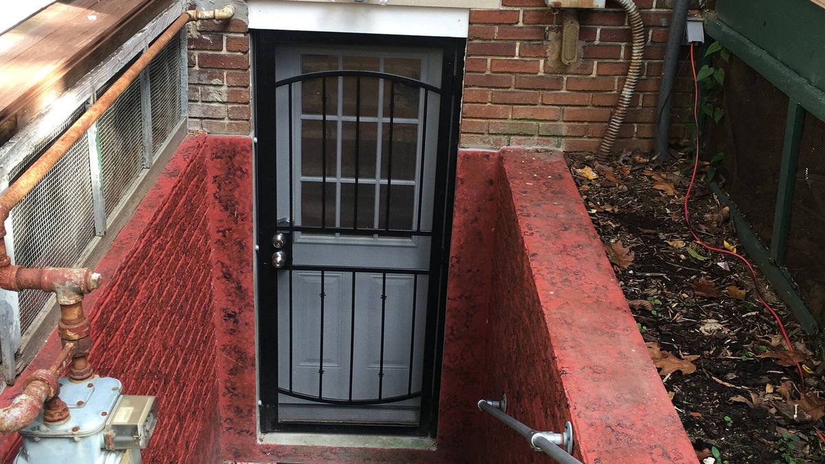 Mount Pleasant Apartment | 850sq. ft basement apartment in quiet area of Rock Creek Park