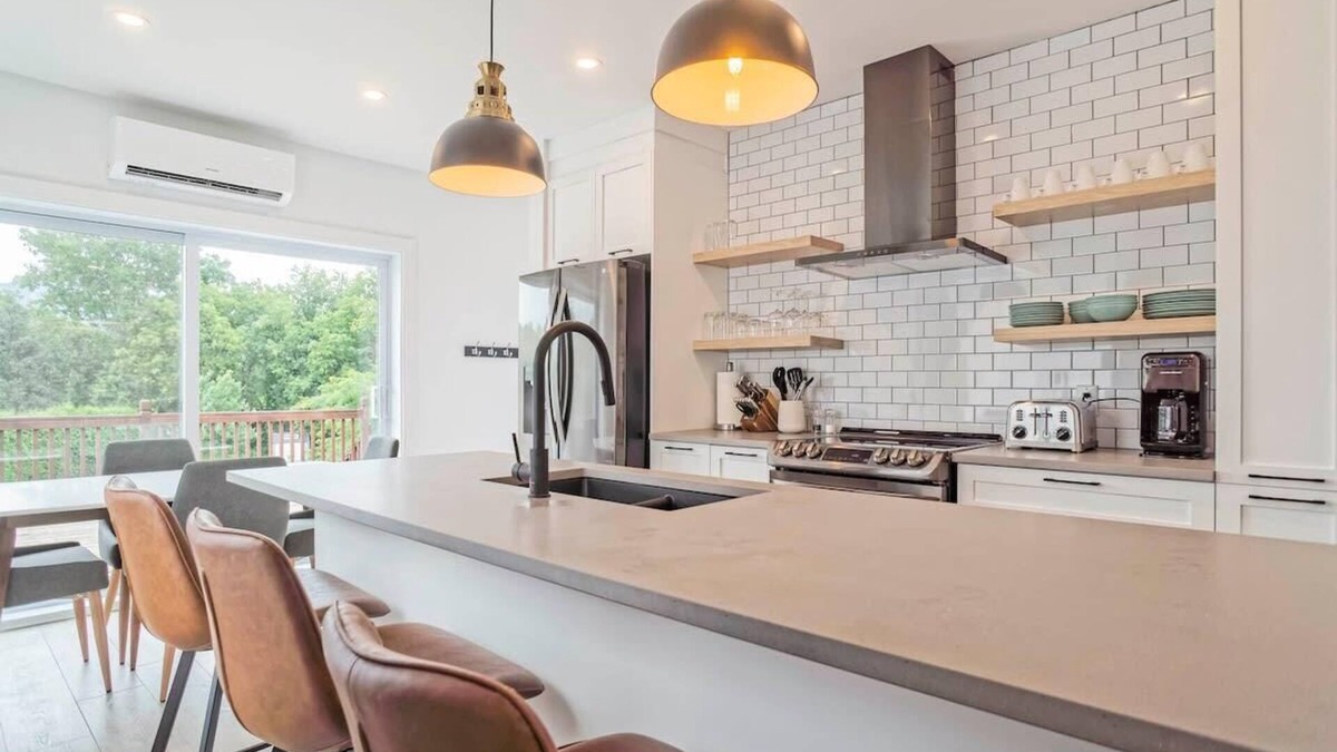 Bromont Apartment | 851 condo in Bromont Vieux Village mountain view