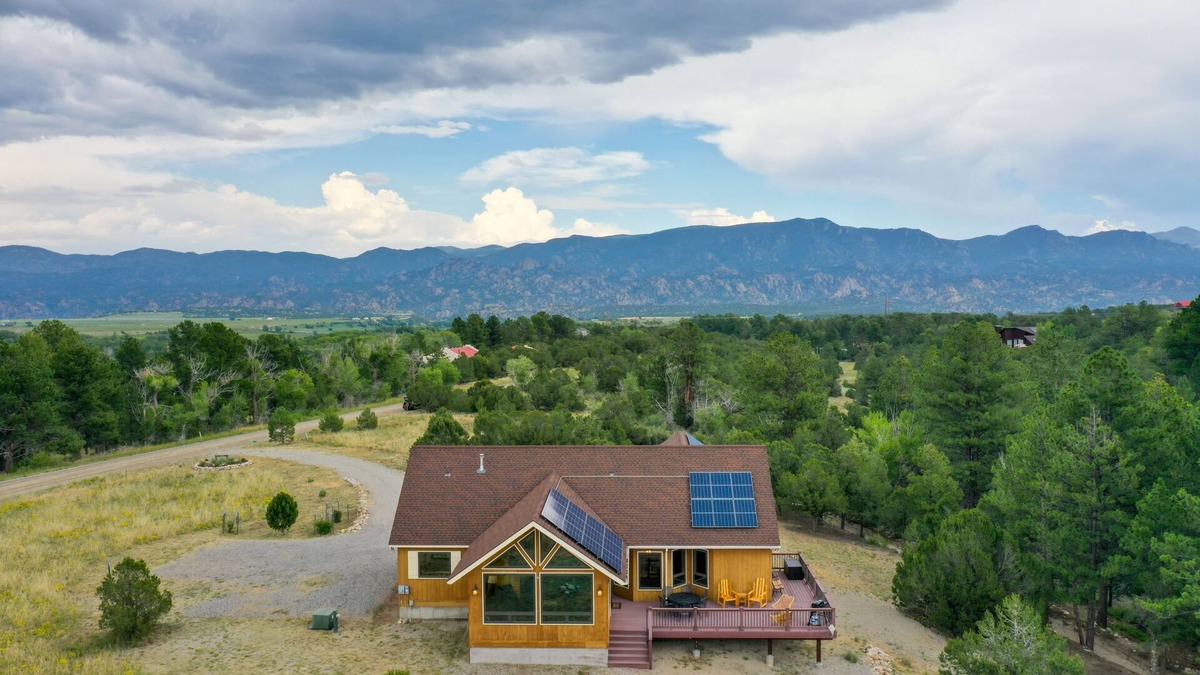 Nathrop House | 8696: 360 Mtn View & On-Site Hiking!
