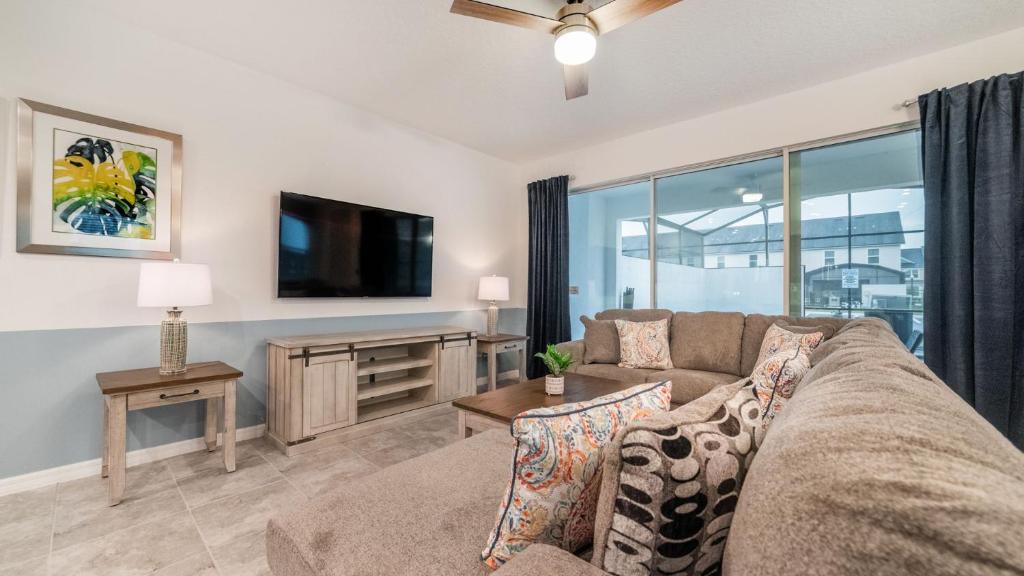 Bay Lake House | 8972 Amelia Downs