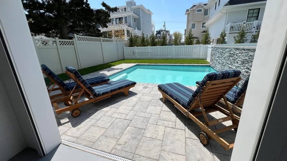 Avalon House | 8beds-5Bedroom 10 beach chairs private pool outdoor bonus room with pool table