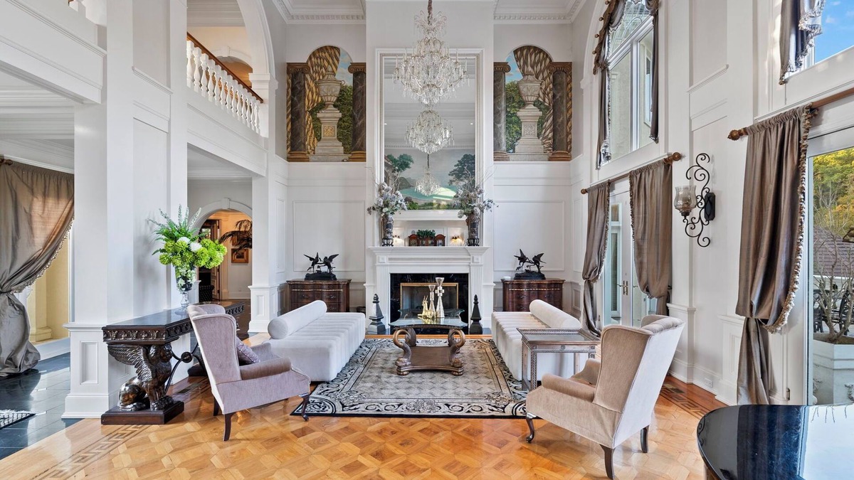 Frankfort House | 8BR 8BA Luxury Home, Olympic Sized Pool, 5 Mins to Buffalo Trace