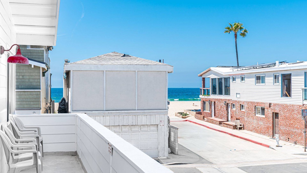 West Newport Condo | 8BR Getaway One House from Beach | Beautiful Ocean Views & XL Patio!