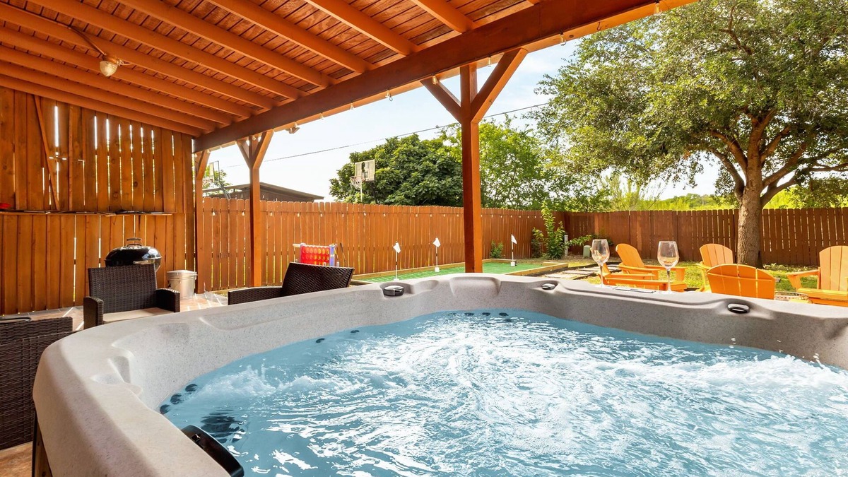 West San Antonio House | 8mi Lackland BMT - Hot Tub - Game Room - Mini Golf - near SeaWorld and Six Flags