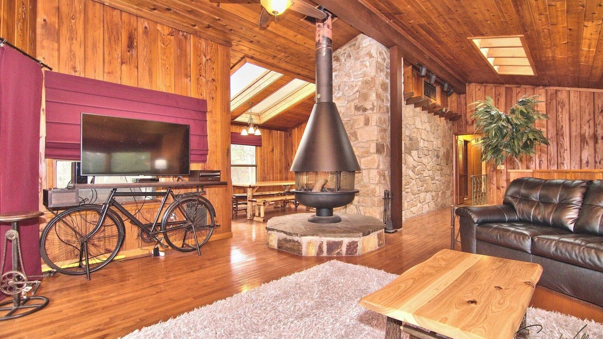 White Haven House | 9 acres w stream lawns firepit gameroom bar gazebo by stream 2mi to ski mtn