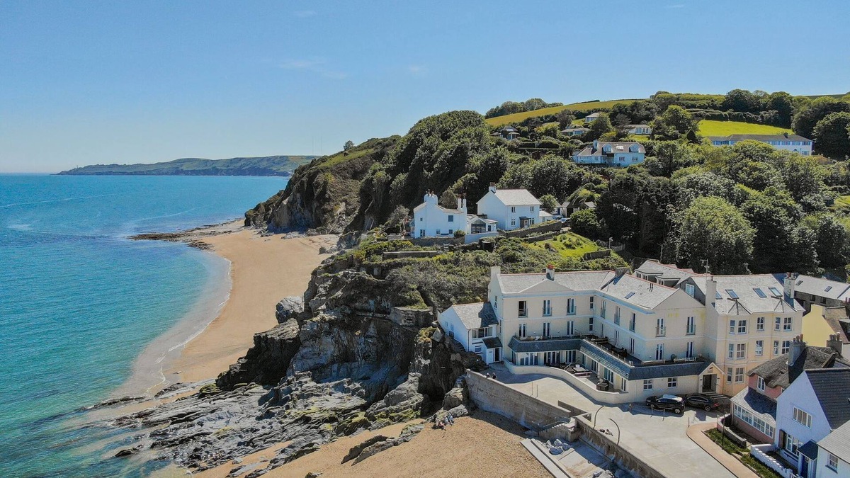 Torcross Apartment | 9 At The Beach - an apartment that sleeps 6 guests in 2 bedrooms