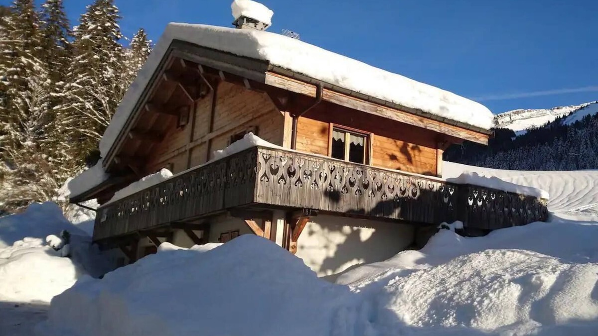 Les Prodains Ski Chalet | 9-Bed Chalet with Easy Access to Avoriaz 1800