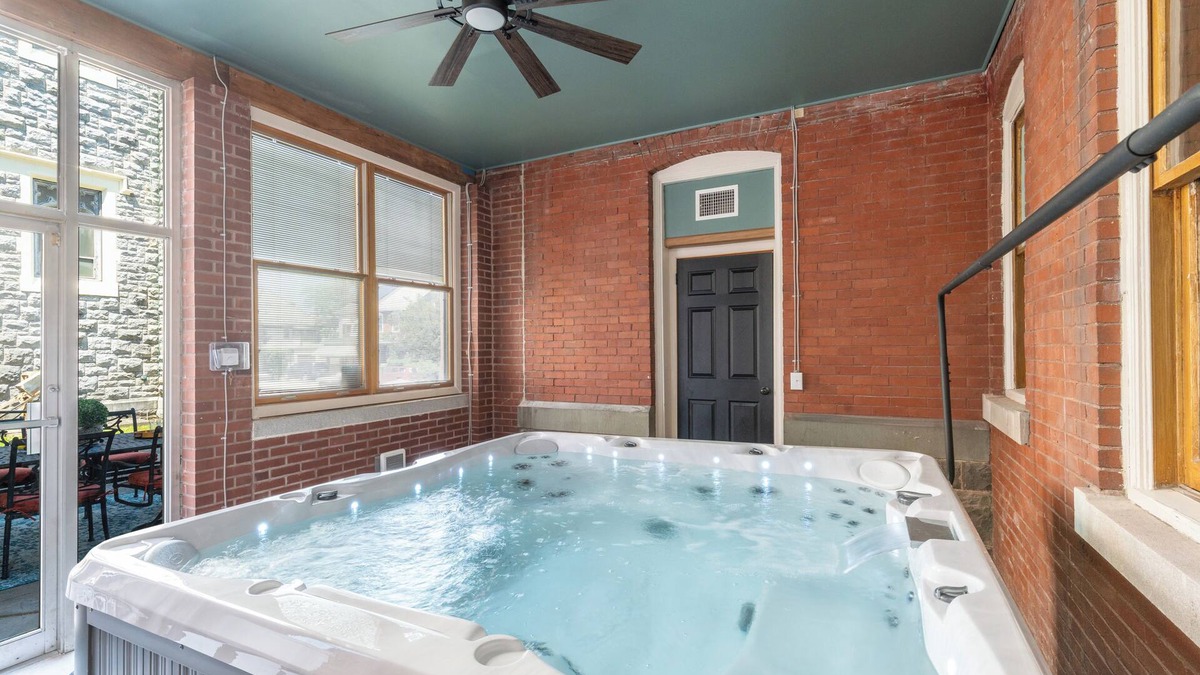 Lansford House | 9 Bedroom, Sleeps 22! Hot Tub & Game Room - Minutes to Jim Thorpe
