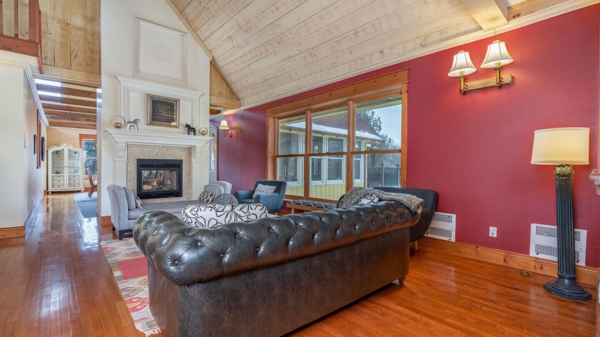 New Tecumseth House | ✦9 Bedrooms ✦8,400 sqft Farm House ✦28 Acres ✦1 Hr from Toronto