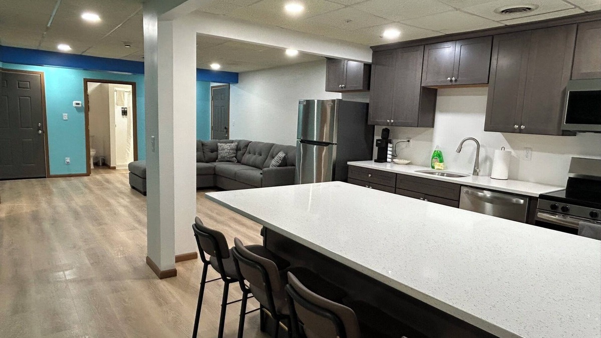 Sandusky Condo | 9 Beds-Sleeps 12-Gatekeeper Suite