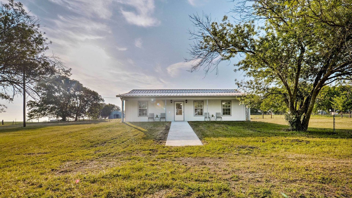 Moody House | 9 Mi to Belton Lake: Home w/Fire Pit & Patio