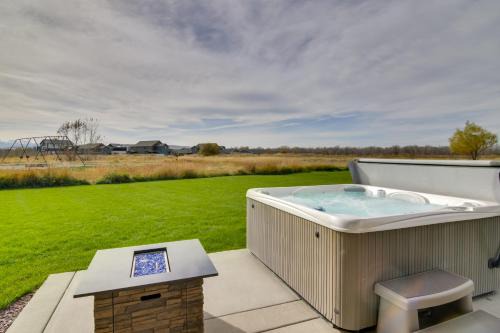 Four Corners House | 9 Mi to Downtown Bozeman Vacation Home with Hot Tub
