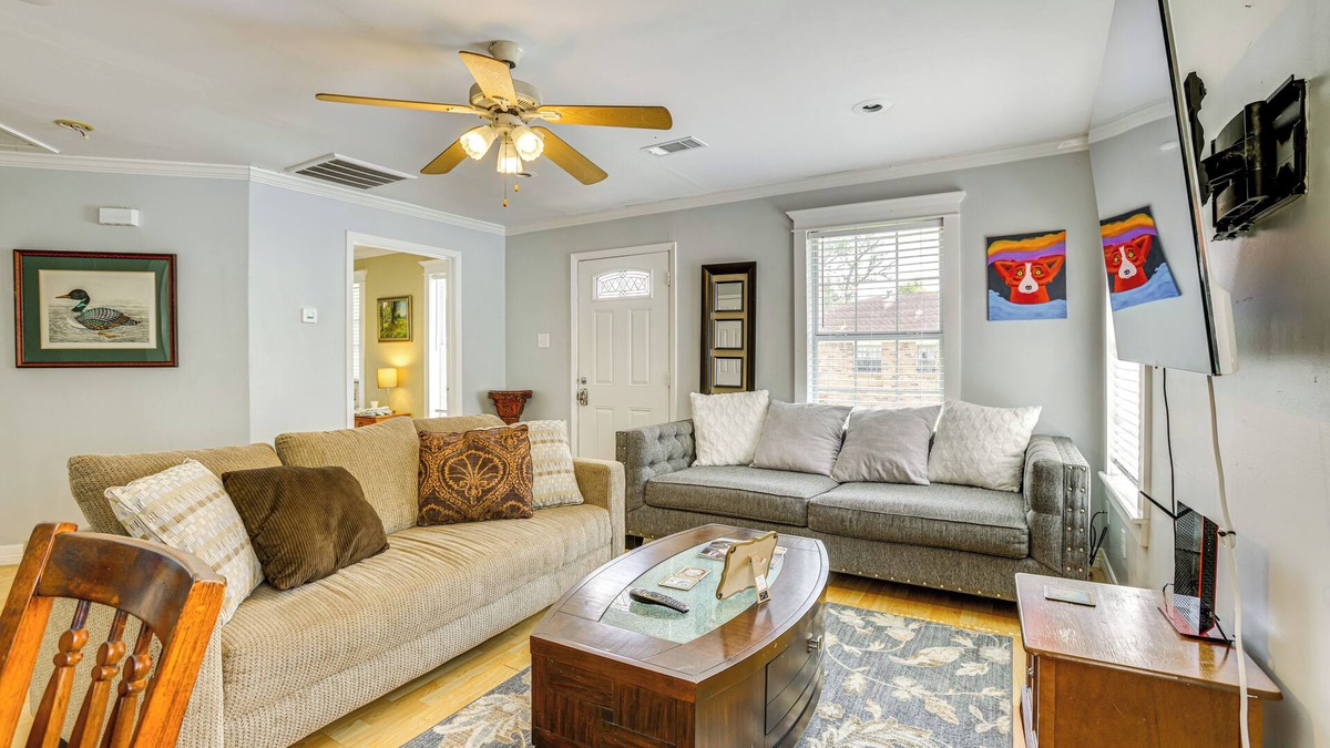 Shady Acres Cottage | 9 Mi to Downtown Houston: Cozy Cottage w/Patio!